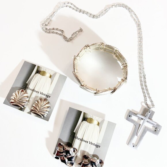 Vintage Silver Tone Metal Shell Earrings - Picture 7 of 8